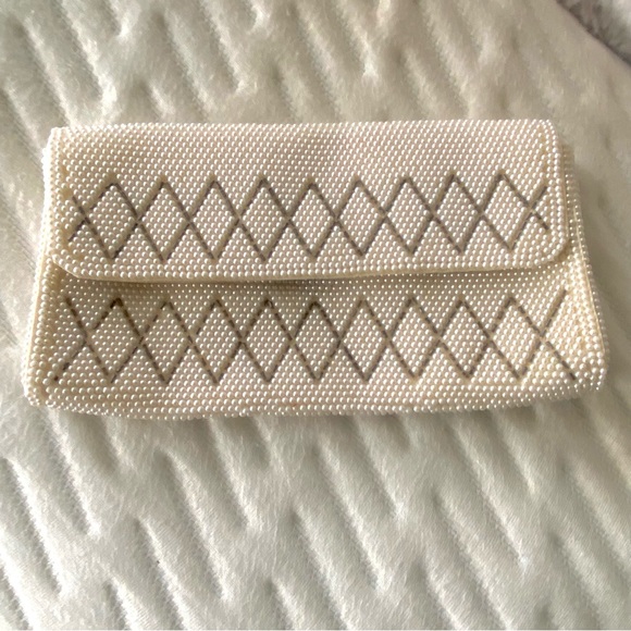 Vintage Faux Pearl Clutch - Picture 6 of 16